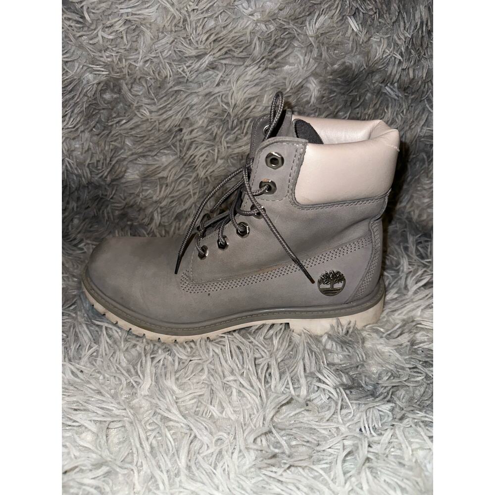 Timberland Suede Gray Wimens Boots Size 8.5